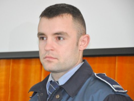 Poliţistul cowboy le răspunde 